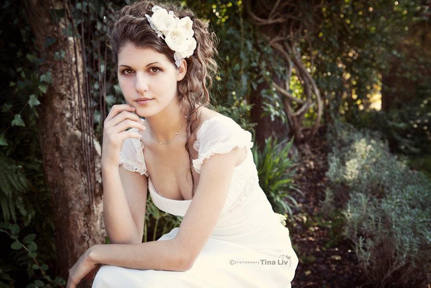زفاف - My Lovely Penelope bridal hair piece - very romantic flower fascinator with pearls and lace