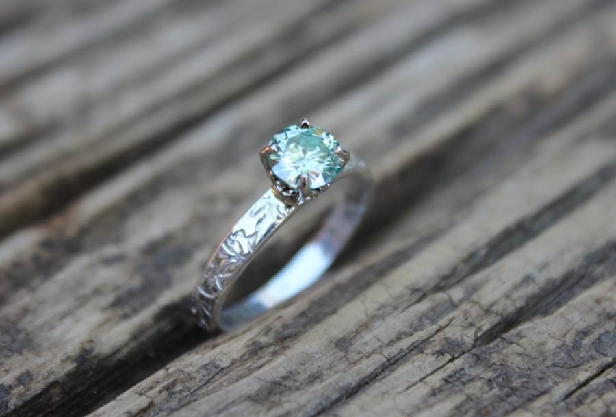 Mariage - moissanite engagement ring . unique engagement ring . bohemian diamond alternative engagement ring . green moissanite silver engagement ring