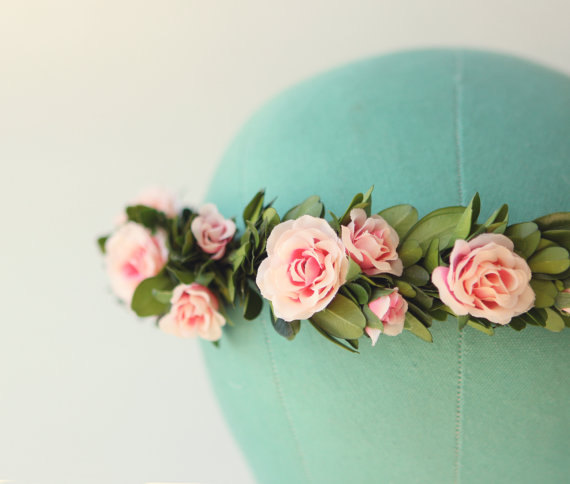 Hochzeit - Boxwood floral bridal wreath, Pink rose flower crown, Boho wedding head piece - COUNTRYSIDE