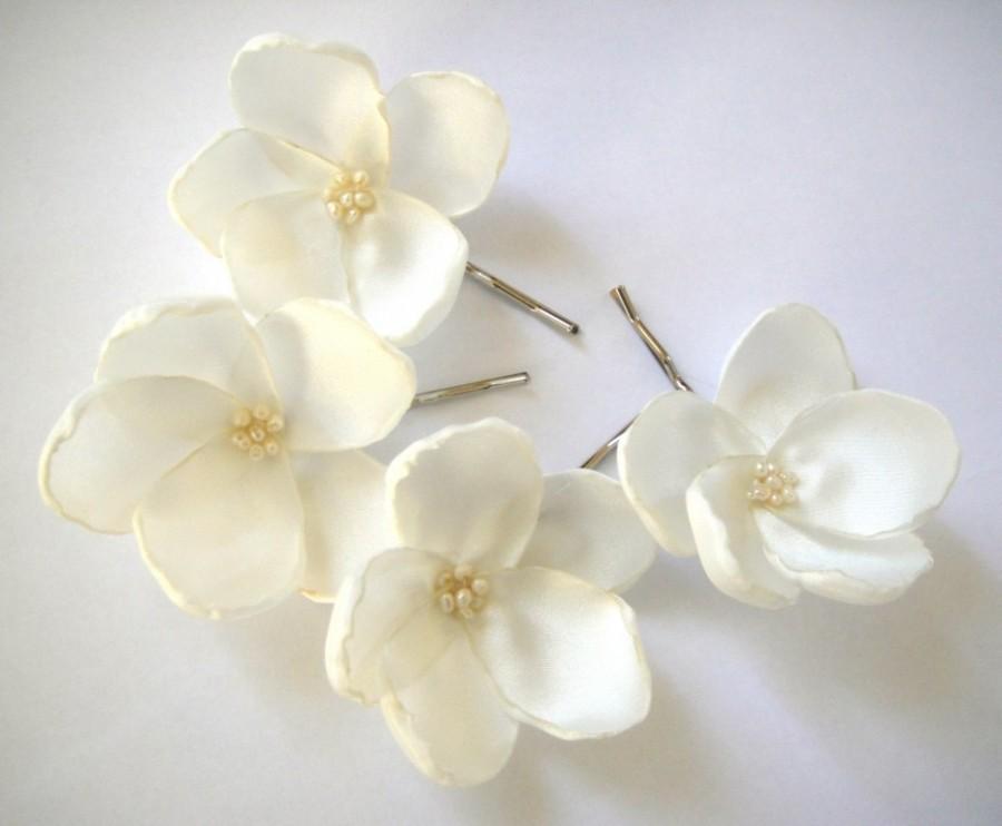 Hochzeit - ivory cream white rose blossom wedding flower bobby pins (set of 4)
