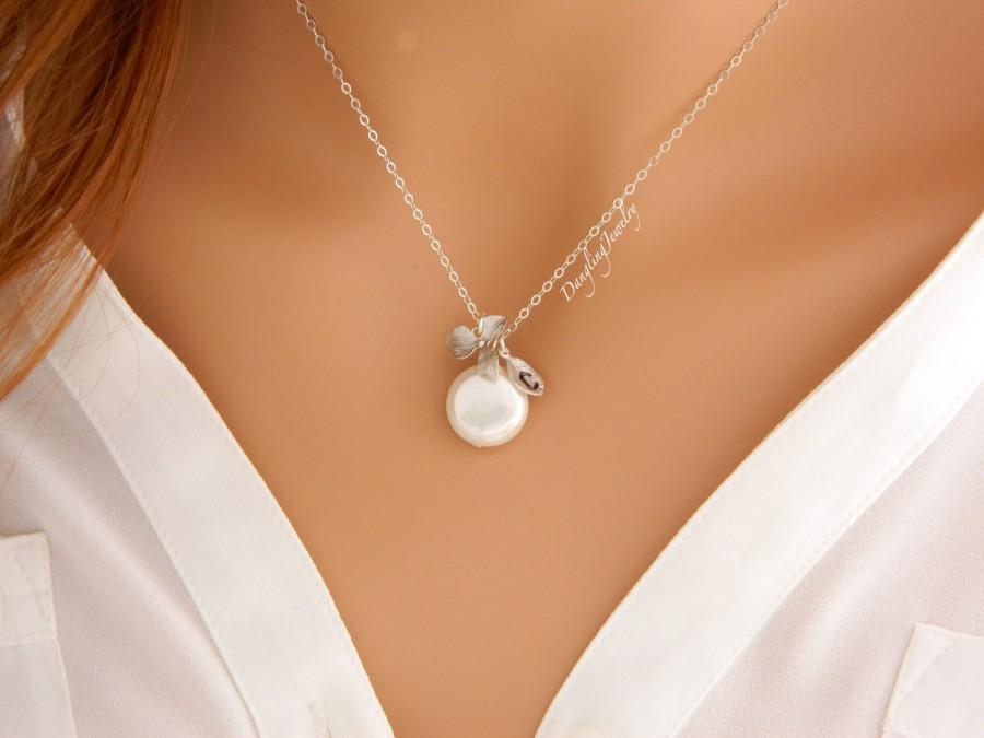 Hochzeit - Personalized Coin Pearl Necklace, Initial Necklace, Bridesmaid Gift, June Birthstone Necklace, Personalized Mother Necklace, Matron of Honor