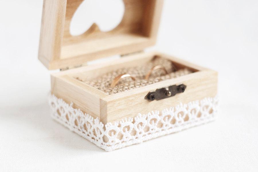 Mariage - Wooden wedding box with a ivory lace trim - Ring bearer box, lace trim, romantic, rustic, ecofriendly, ivory, wedding decor