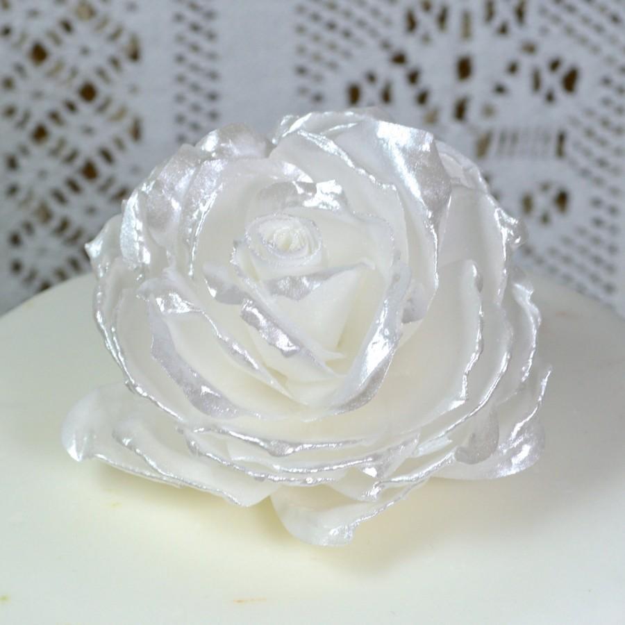 Hochzeit - Edible White Pearl Lustre Rose - 3D Flowers - Wedding Cake Topper  - Wafer Rice Paper - Cake, Cupcake Toppers - Decorations