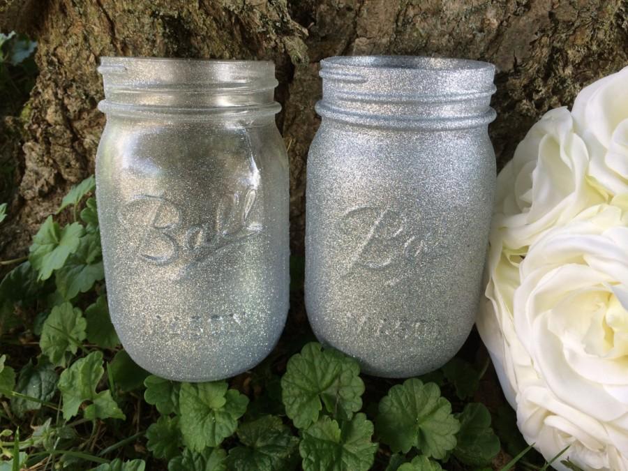 Свадьба - Silver Glitter Painted Pint Mason Jars (Set of 2), metallic bling decor, Wedding centerpiece, New Years party decor, Baby Shower, Fun Vase