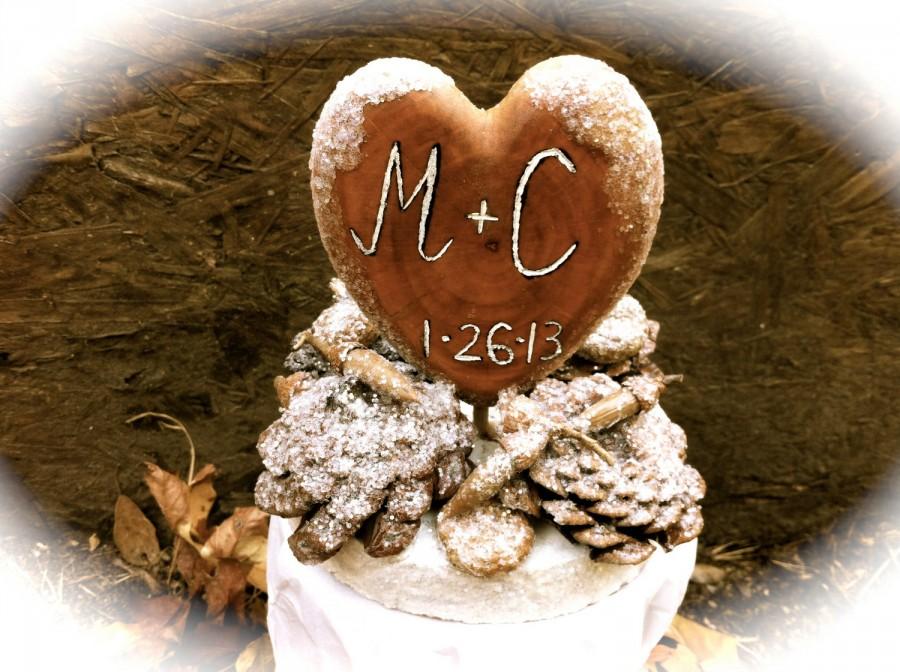 Mariage - Winter Wedding Cake Topper Wooden Heart Customized Cake Toppers