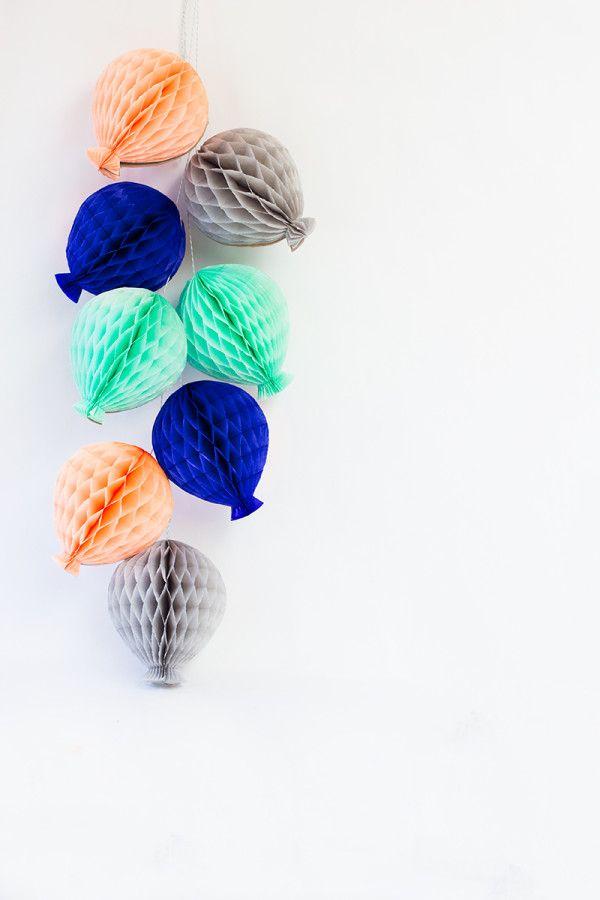 Hochzeit - DIY Honeycomb Balloon Garland