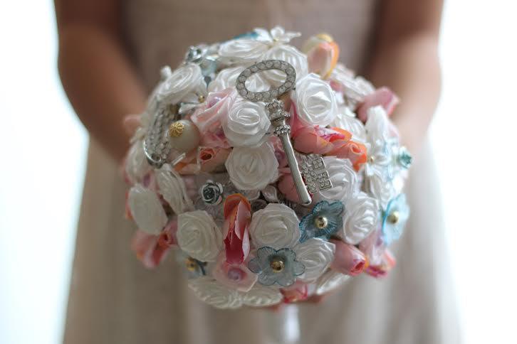 زفاف - SALE-Vintage Inspired Bouquet - Bridal Flower Accessory in Pink, White and Blue - The Key to a