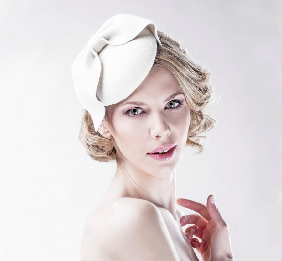 Wedding - White Bow Headpiece - Women's Accessories - Cocktail Fascinator - Bow Head Piece - Weddings Felt Bow White Hair Piece Mini Hat - Designer