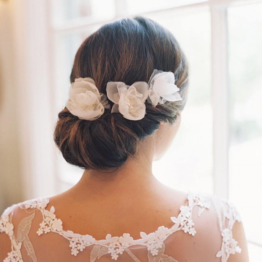 Свадьба - Bridal accessory, bridal hair flowers, silk organza, bridal hair pins, Style Mignon 1942