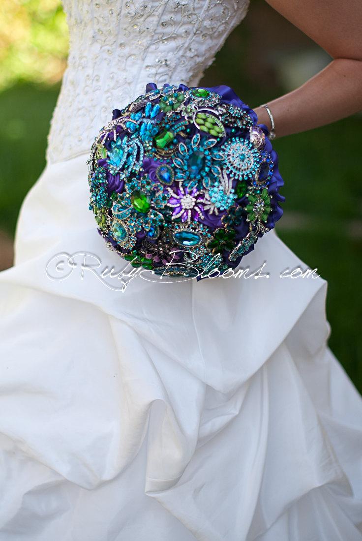 Mariage - Gold Black and Green Peacock Wedding brooch bouquet. Deposit "Black Peacock" Teal Blue, Royal Blue wedding bouquet. Bridal broach bouquet
