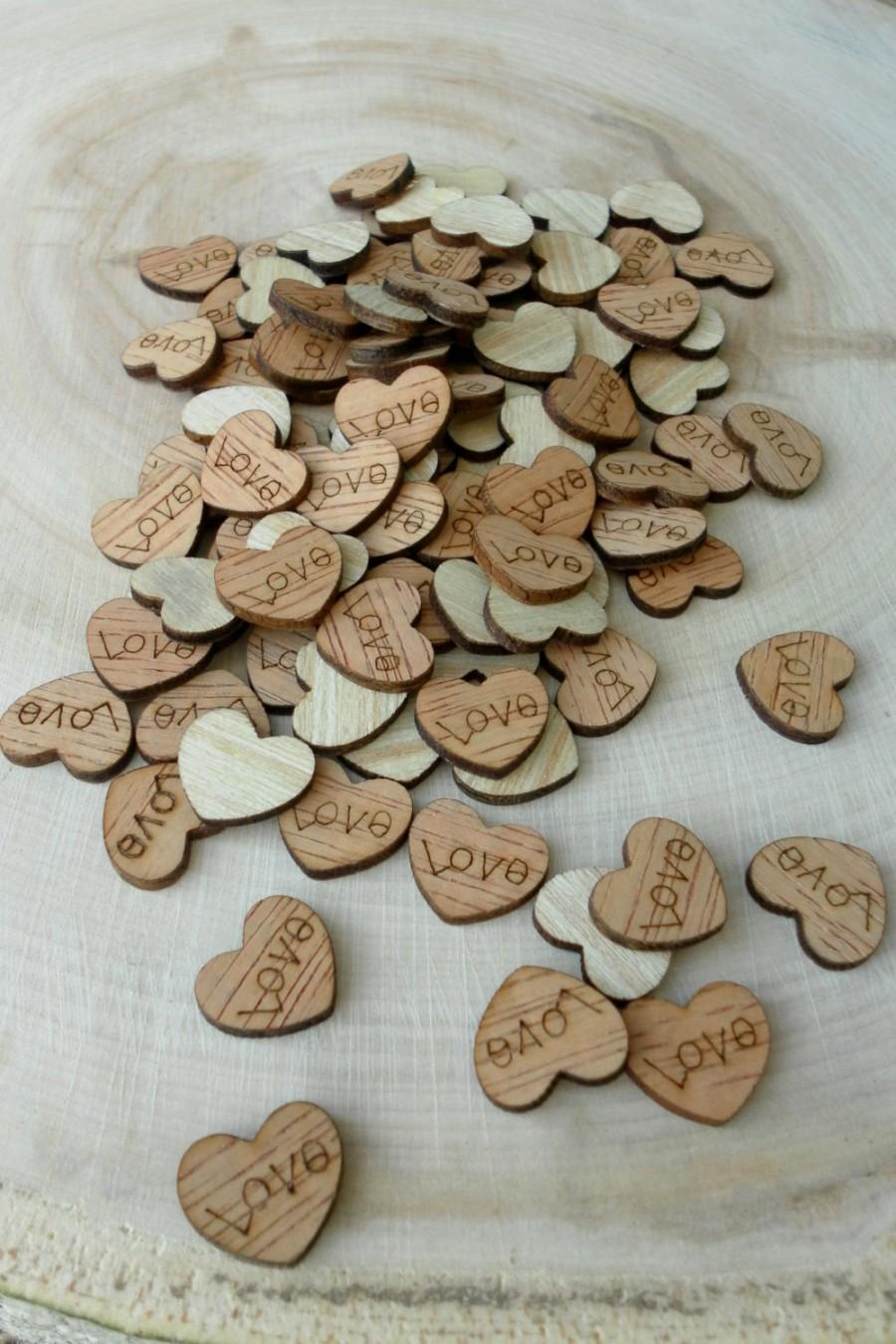 Mariage - 100 Tiny "Love" Hearts ~ 1/2" ~ Cute Little Wooden Hearts! Bridal Shower Decoration ~ Spring Wedding