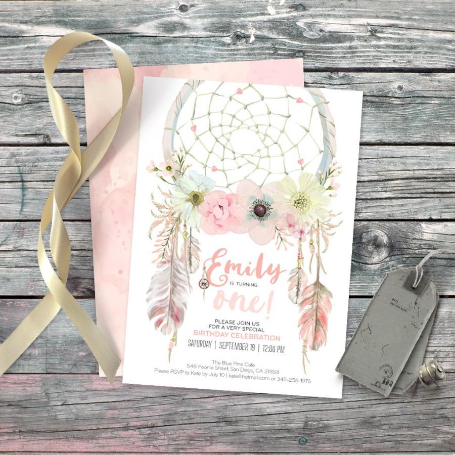 Mariage - Dreamcatcher boho 1st birthday invitation. Digital printable files. Feathers, roses, peonies, watercolor pastel. First. Customisable. 012CMP