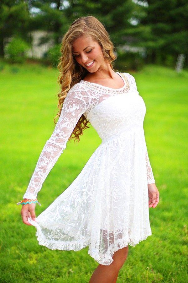 Свадьба - Celebrity-Inspired White Dresses For Spring