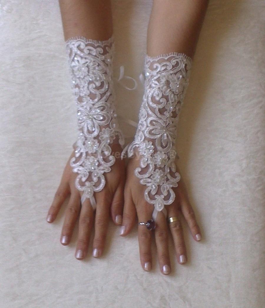 Свадьба - Grandeur  luxury Wedding Gloves, Sparkles Stones, Lace Wedding Accessory, Bridal accessory, Fingerless Gloves, Ivory, 260