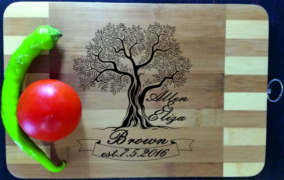 Свадьба - Personalized Cutting Board Engraved Custom, Wood Cutting Board, Wedding Gift, Housewarming Gift, Anniversary Gift, Valentines Day Gift