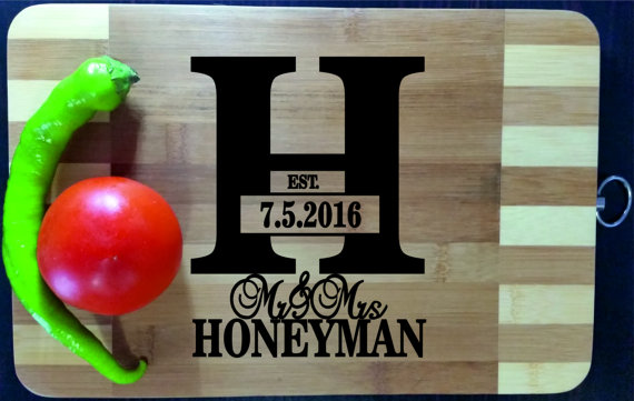 Mariage - Custom Personalized Cutting Board Engraved, Wood Cutting Board, Wedding Gift, Housewarming Gift, Anniversary Gift, Valentines Day Gift