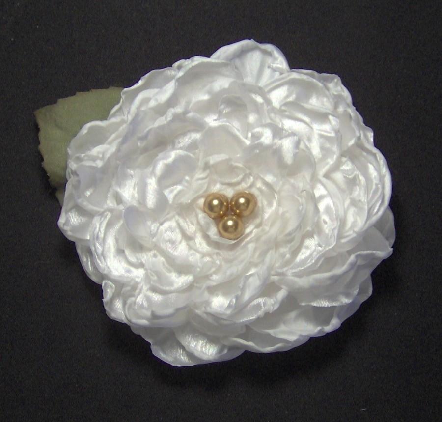 Mariage - Bridal Hair Accessory: Large White Flower Hair Clip Fascinator, Swarovski Gold Pearls; 5-Inch, Wedding Updo, Ready to Ship Floral Head Piece