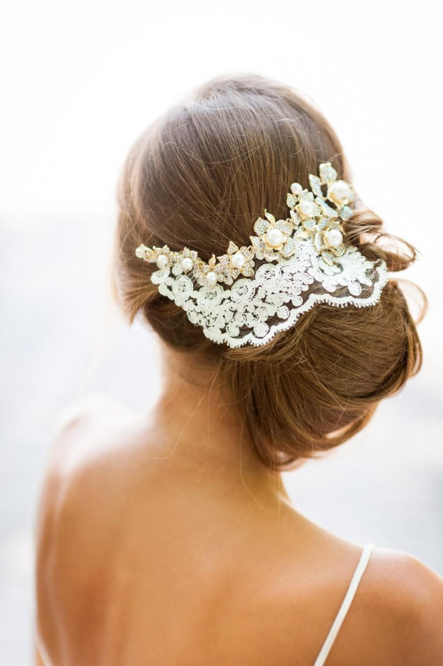 زفاف - GOLD crystals and ivory lace hair accessory. Handmade bridal lace hair piece. Bridal lace fascinator. Lace hair piece. Wedding hair crown