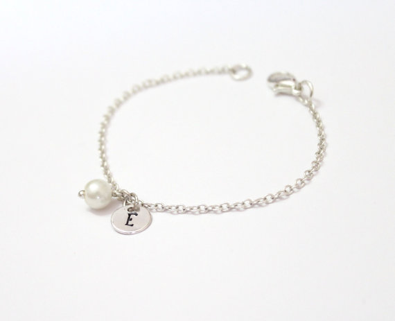 زفاف - Initial bracelet, personalized bracelet, silver initial, sterling silver initial bracelet, Swarovski pearl bracelet, pearl bracelet