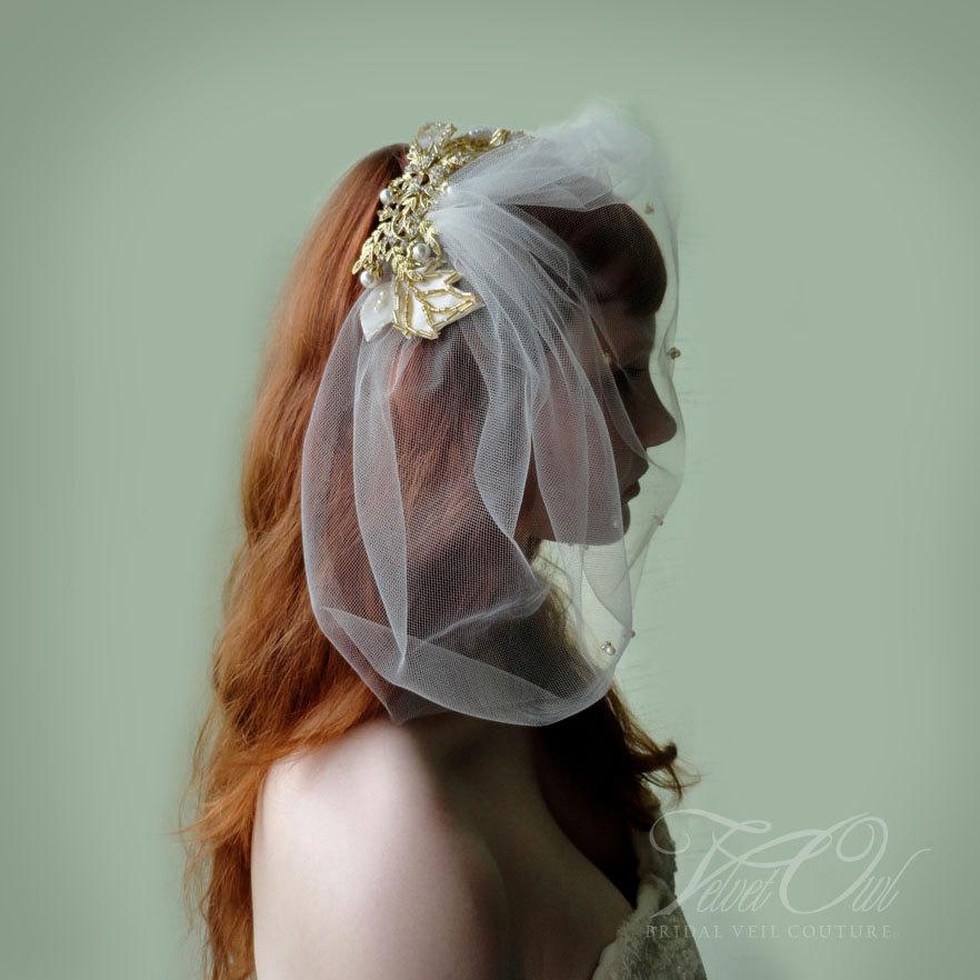 زفاف - Bridal comb clip fascinator headdress golden crystal leaves speckled pearls crystals gold tulle veil - ALEXANDRA