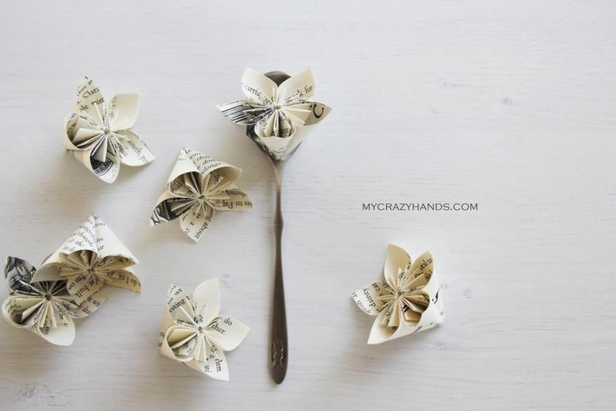 Свадьба - 12 origami flowers . paper flower .  wedding flower favors . party flowers . books . book flower -book pages