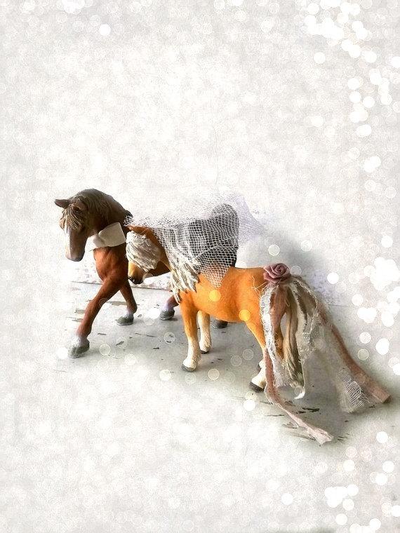Mariage - Equestrian Wedding Cake topper. Boho Winter Christmas Wedding, Icelandic Nordic. Tennessee Walker Equestrians. Schleich collectibles
