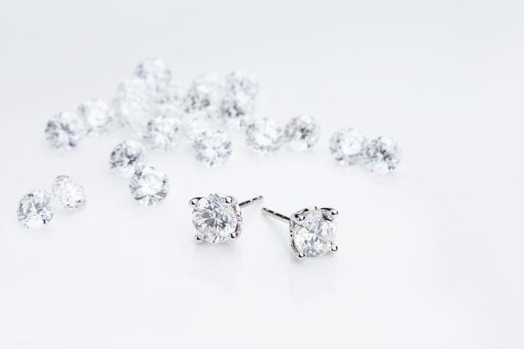 Hochzeit - CanadaMark Diamonds   A Giveaway!