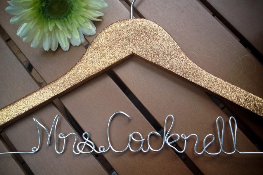 Mariage - SALE Personalized glitter bridal hanger, gold glitter hanger, custom name hanger with glitter, glitter hanger, gold glitter hanger