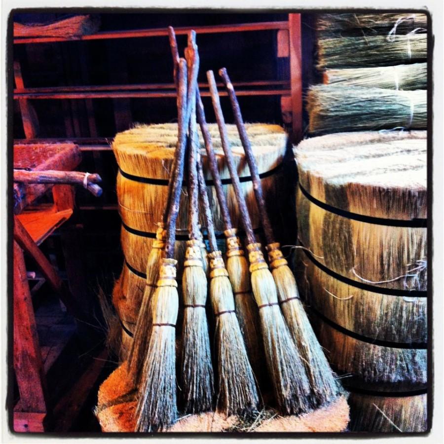 Свадьба - Small Wedding Besom in your choice of Natural, Black, Rust or Mixed Broomcorn