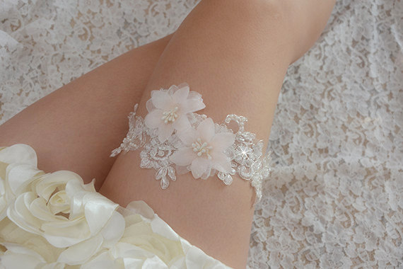 Hochzeit - lace bridal garter, wedding garter, bride garter ,wedding set  lace garter , rhinestone beaded floral garter,light pink rosette garter