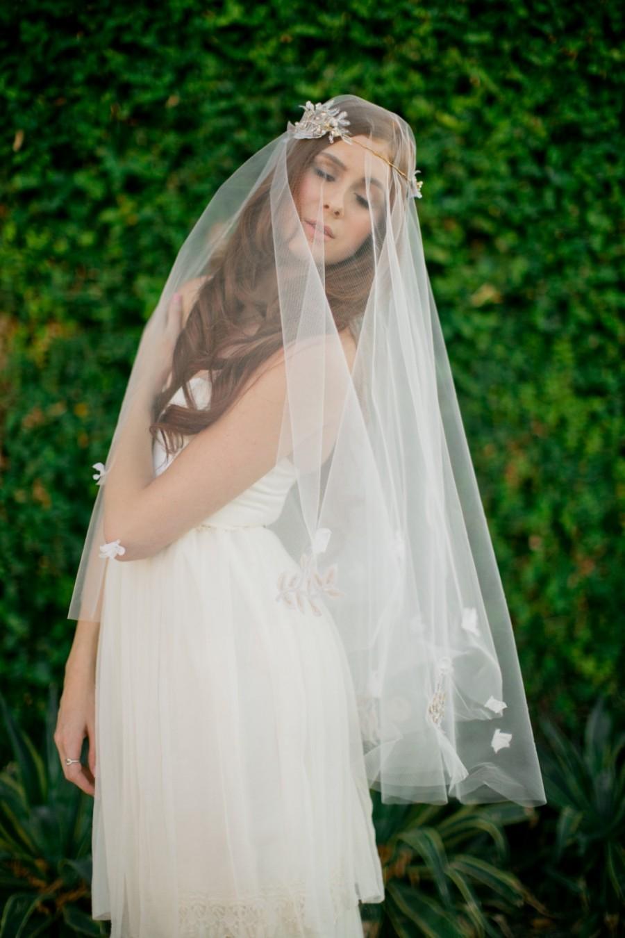زفاف - Bridal veil- double layer veil- fingertip veil-drop veil-wedding veil- gold lace veil- circle blusher veil- style 120