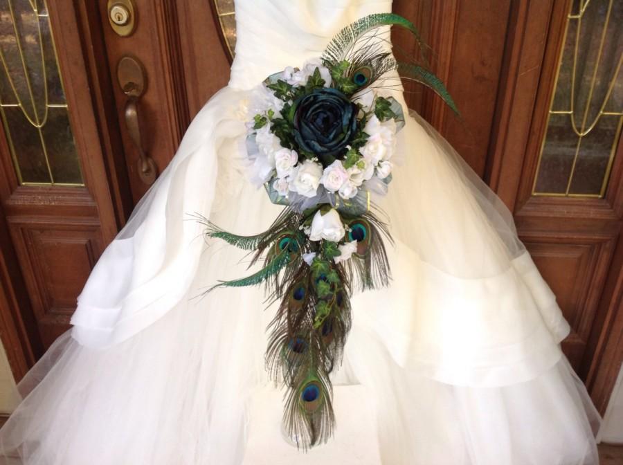Mariage - Cascading Peacock Bouquet, Teal Bridal Bouquet, Teal Peacock Wedding Theme, Peony and Rose Bridal Bouquet, Peacock Feather Bouquet