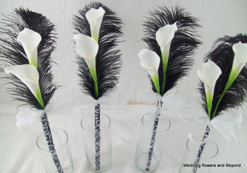 Hochzeit - 4 PieCe SiMPLY eLeGaNT HaND TieD CaLLa LiLY BRiDeSMaiD Bouquets WiTH FeaTHeRS BLaCK aND WHiTe DaMaSK WeDDiNG FLoWeRS