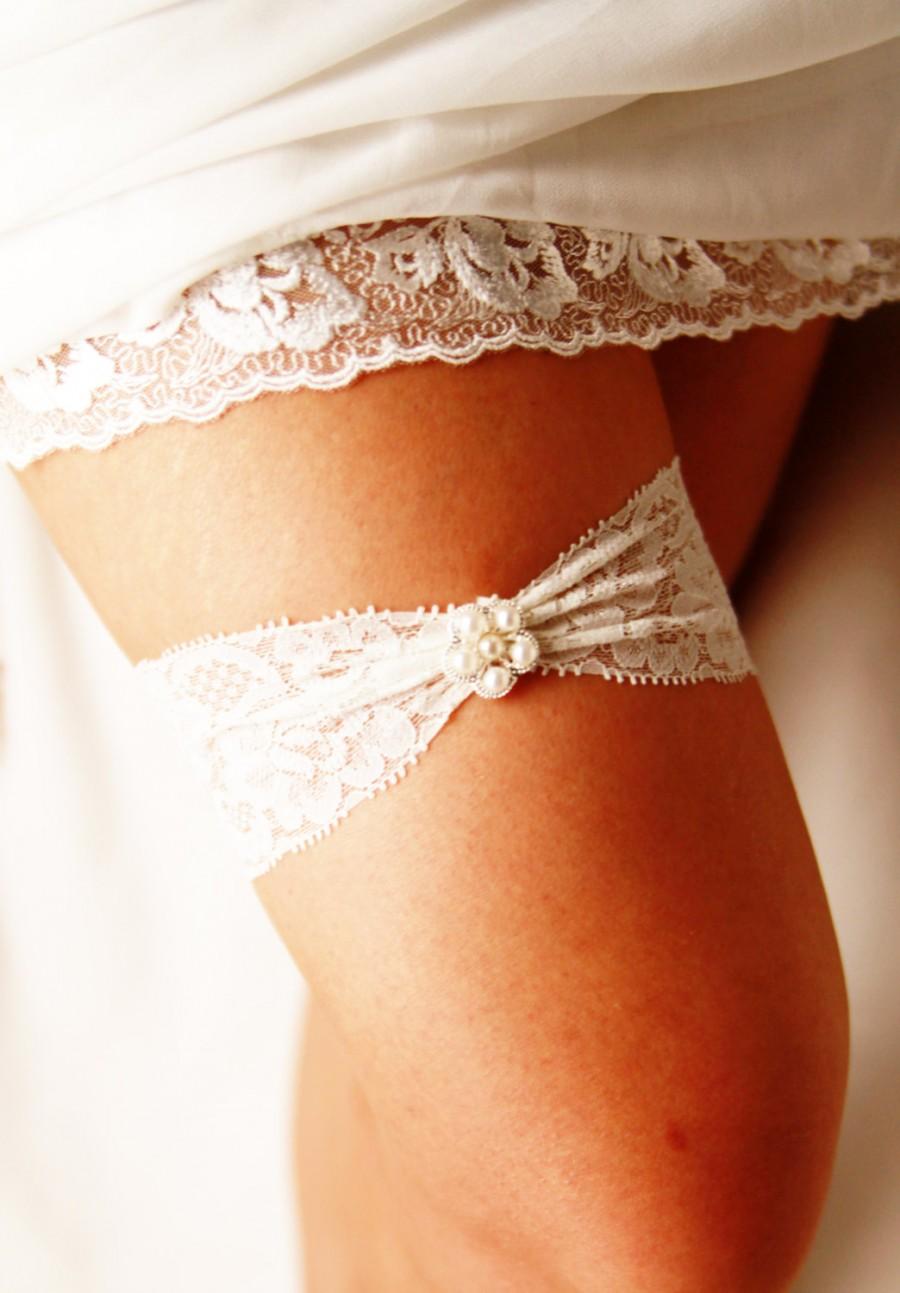 Mariage - Bridal Garter - Wedding Garter - Ivory / White Lace Garter - Floral Vintage Inspired Garter