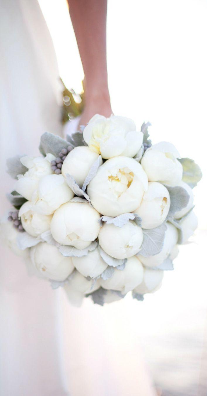 Hochzeit - 10 Beautiful Bouquets For Your Winter Wedding