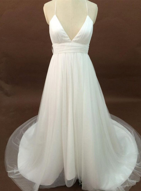 Mariage - Simple V-Neck Wedding dress with Lace Back details and train.