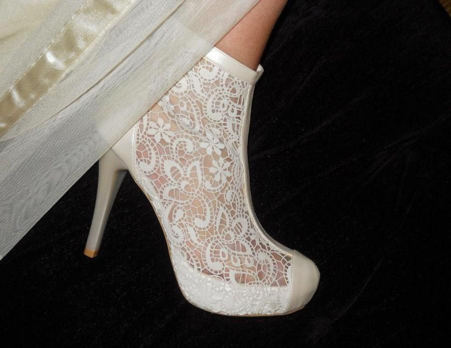 Mariage - Wedding shoes, Handmade FRENCH GUIPURE Lace wedding ivory shoe + GIFT Bridal Pantyhose #8438
