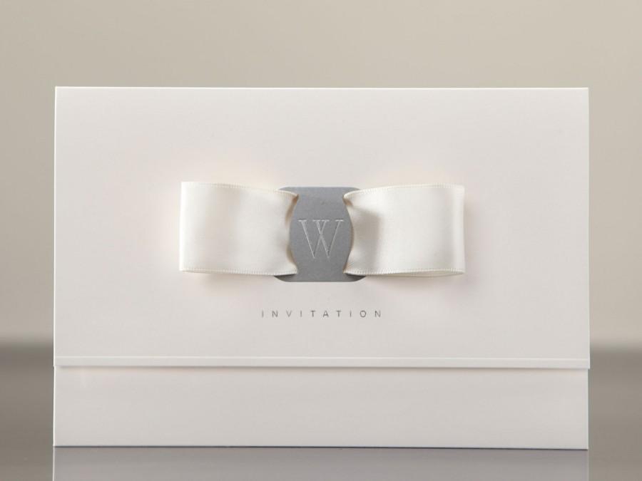 Свадьба - Custom White Wedding Invitations Silver Foil "W" / Ivory Ribbon - BH3307 - - - - RSVP with Envelopes Seals - - - - Free Shipping Promotion