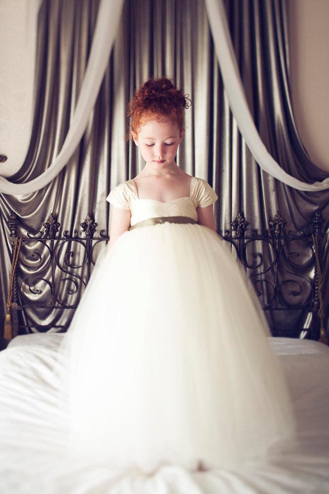 Hochzeit - Ivory Flower Girl Dress