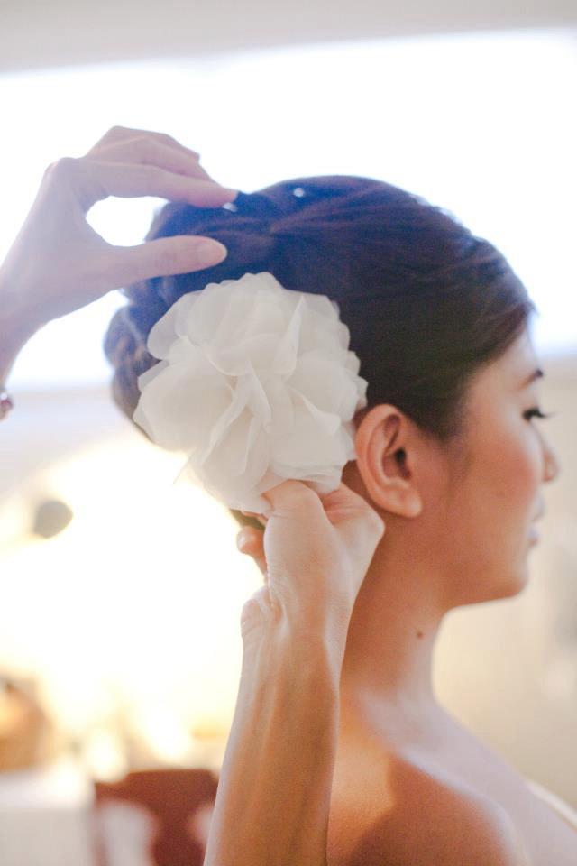 زفاف - Bridal Flower Head Piece, Peony, Ivory Silk Chiffon, Fluffy Flower Hair Piece