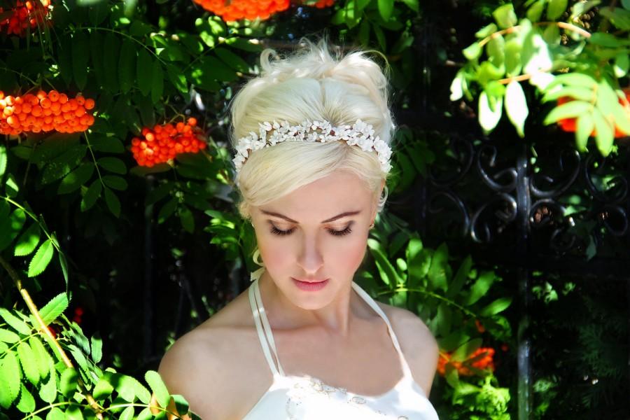 Hochzeit - white flower crown, ivory wedding headband, bridal headpiece, bridal hair accessorie, wedding flower crown, pearl flower crown, floral crown