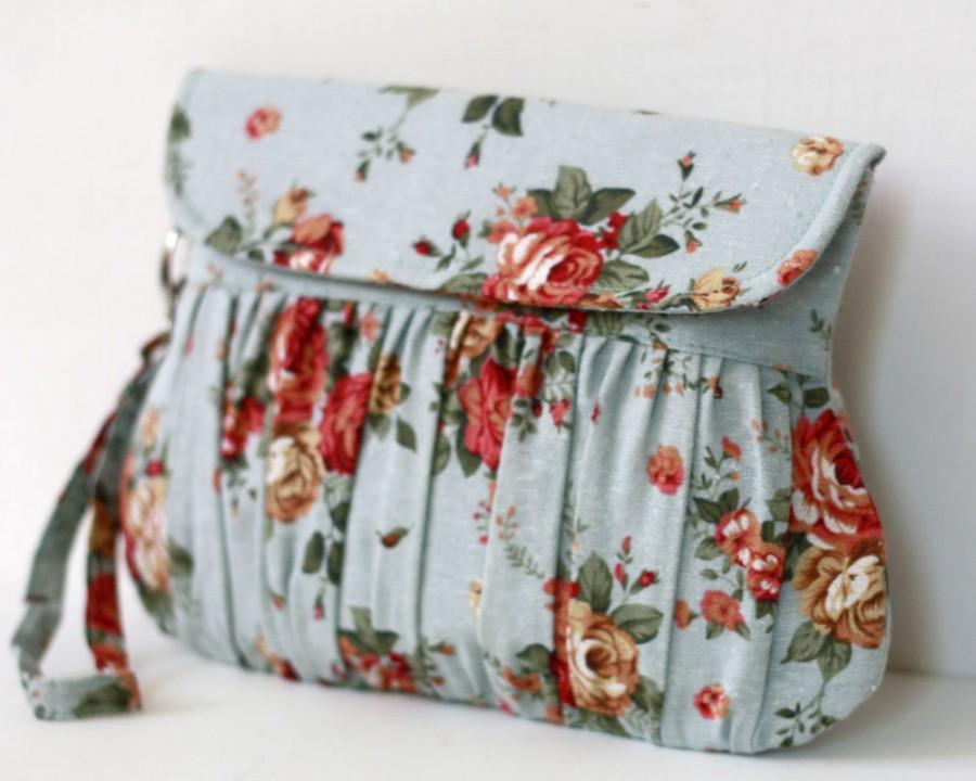 زفاف - Shabby Chic Clutch, Bridesmaid clutches, Blue rose floral wristlet purse