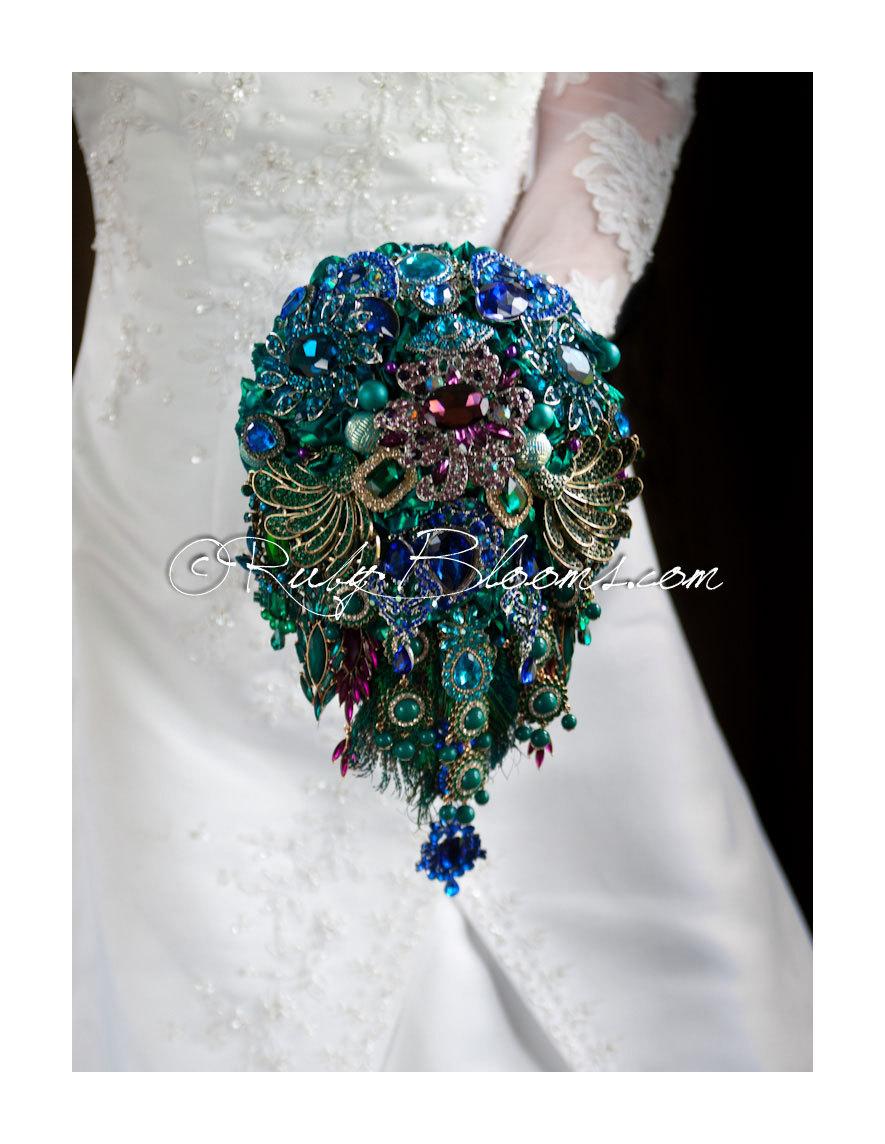 زفاف - Cascading Peacock Wedding Brooch Bouquet. "Royal Whimsy" Teal Emerald Royal Blue Gold Peacock Wedding Bouquet. Crystal Bridal broach bouquet