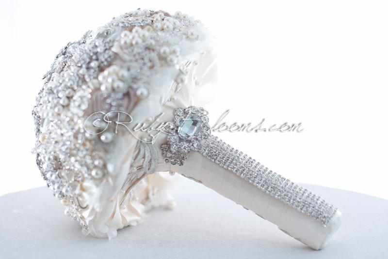 Mariage - Art Deco Crystal Pearl Wedding Brooch Bouquet. "Bride on Pearl" Crystal Gatsby Wedding, Jewelry Bridal Broach Bouquet, Ruby Blooms Weddings