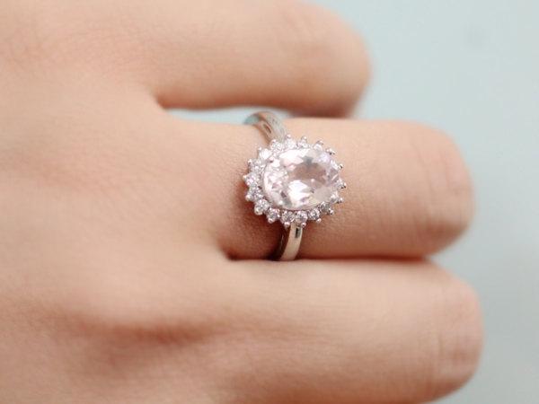 زفاف - Genuine 1.8 Ct. Light Pink Oval Morganite Halo with CZ Stones Diamond Like Engagement Ring Gold Plated Sterling Silver
