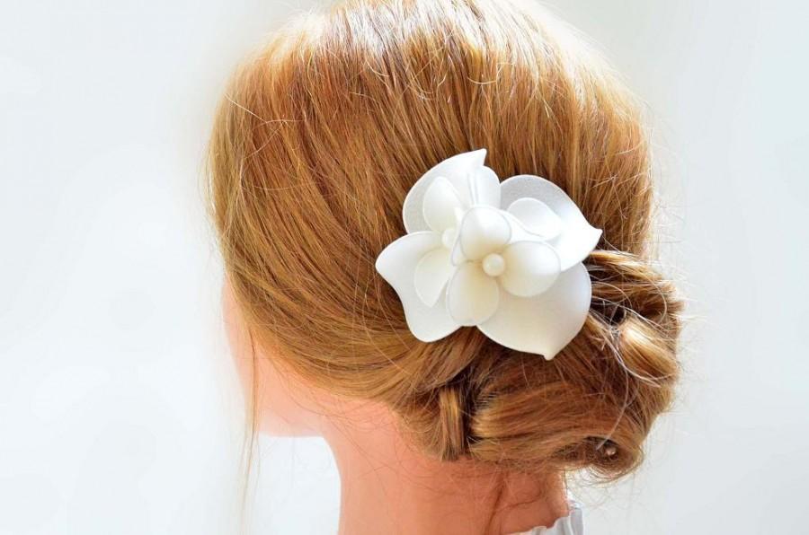 زفاف - Bridal fascinator in ivory or white Wedding head piece Hair flower Hair clip Wedding hair accessories