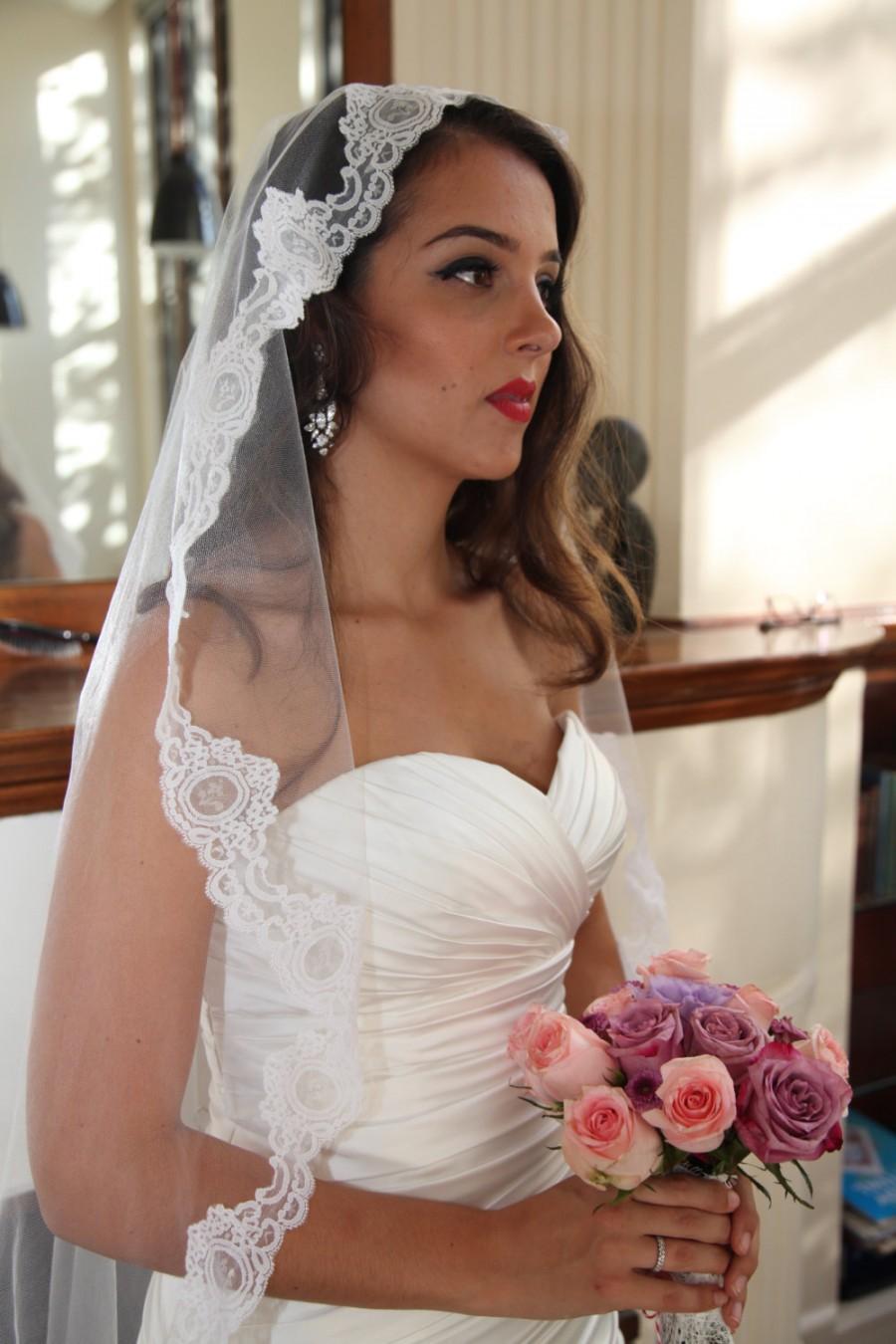Wedding - Mantilla Veil, Lace Wedding Veil, 1950s Inspired Bridal Lace, Fingertip Length Veil - LUCILLE