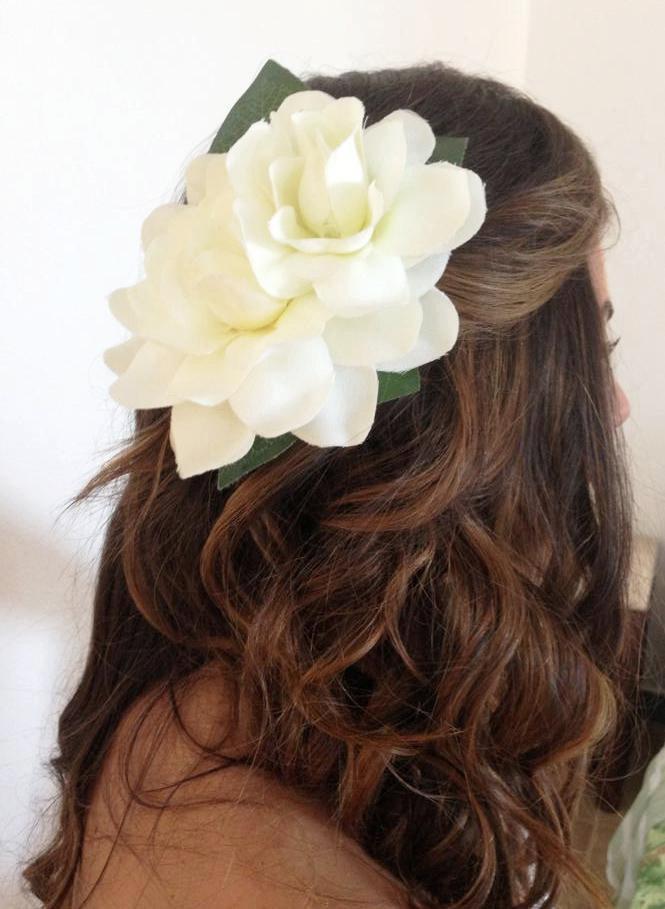 Hochzeit - BRIDAL FLOWER HEADPIECE - Bridal Hair Accessory, Hawaiian Gardenia, Fascinator, Tropical Hair Clip, Destination Wedding, Beach Wedding, Luau
