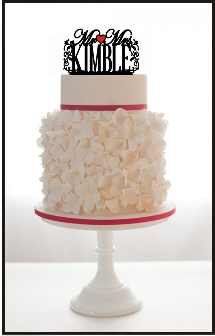 Mariage - Custom Wedding Cake Topper mr and mrs with a heart, your last name, choice of color and a FREE base for display