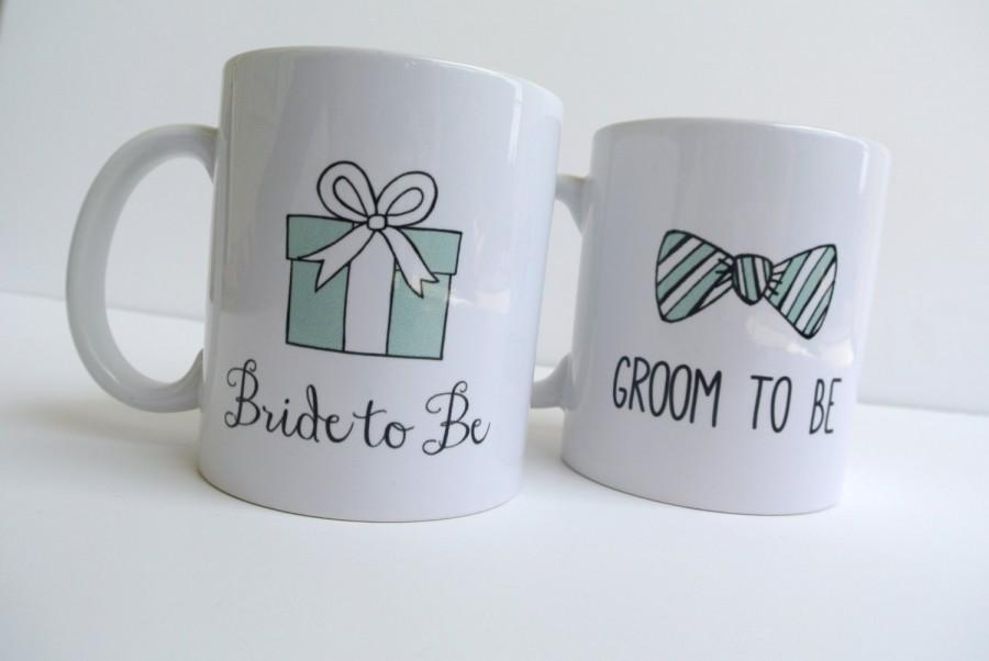 Свадьба - Bride to Be and Groom to Be Wedding Mug Set, coffee mugs, wedding mugs, engagement gift